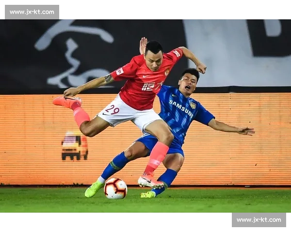 恒大坐镇主场迎战苏宁强强对话焦点之战引爆中超夜万众瞩目巅峰较量