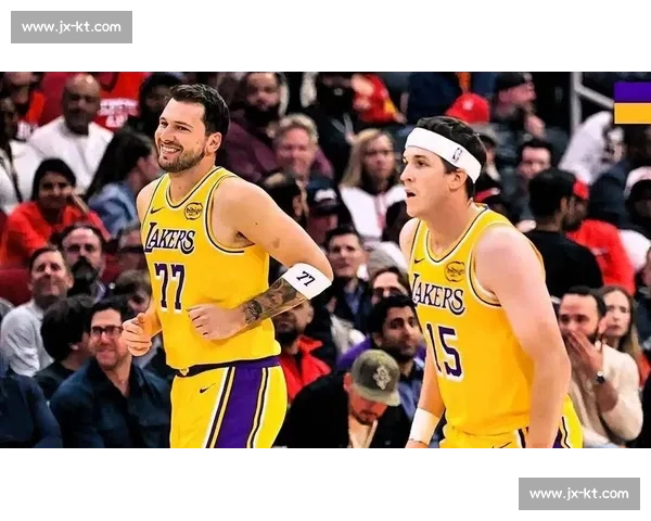 迈阿密热火鏖战洛杉矶湖人东西豪强巅峰对决之夜引爆全场篮球激情盛宴