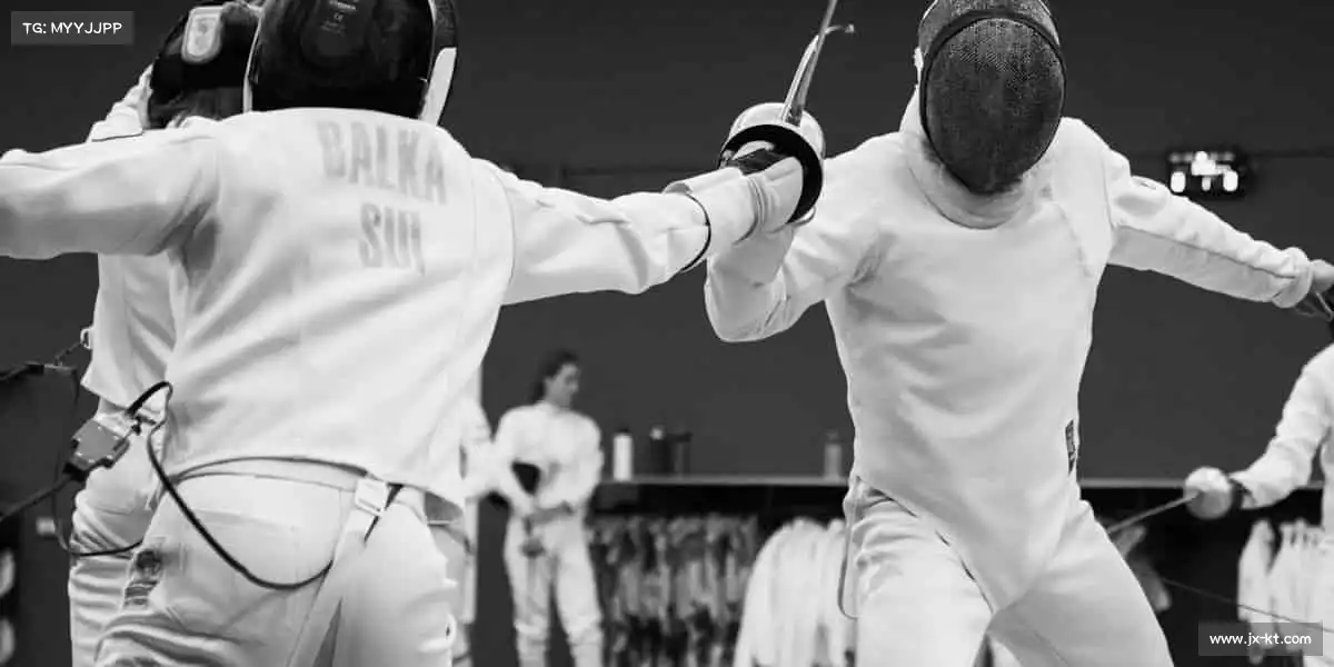 <strong>优游UB8公司</strong>哑铃起落，肌肉舒展，雕刻身材的同时，重塑强大内心💪